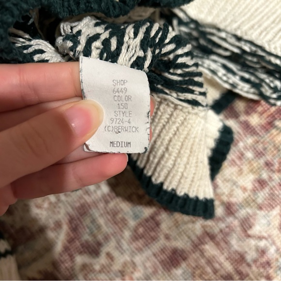 Vintage American Eagle Tree Sweater Medium - Picture 9 of 10